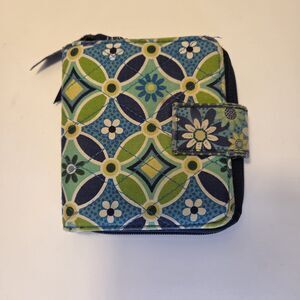 Vera Bradley Mini Zip Bifold Wallet Retired "Daisy Daisy" Print